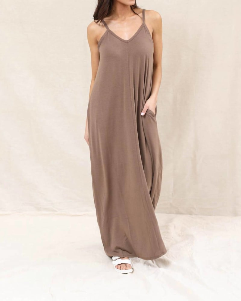 Front of a model wearing a size XLarge Everyday Maxi Dress In Mocha in Mocha by Zenana. | dia_product_style_image_id:345664